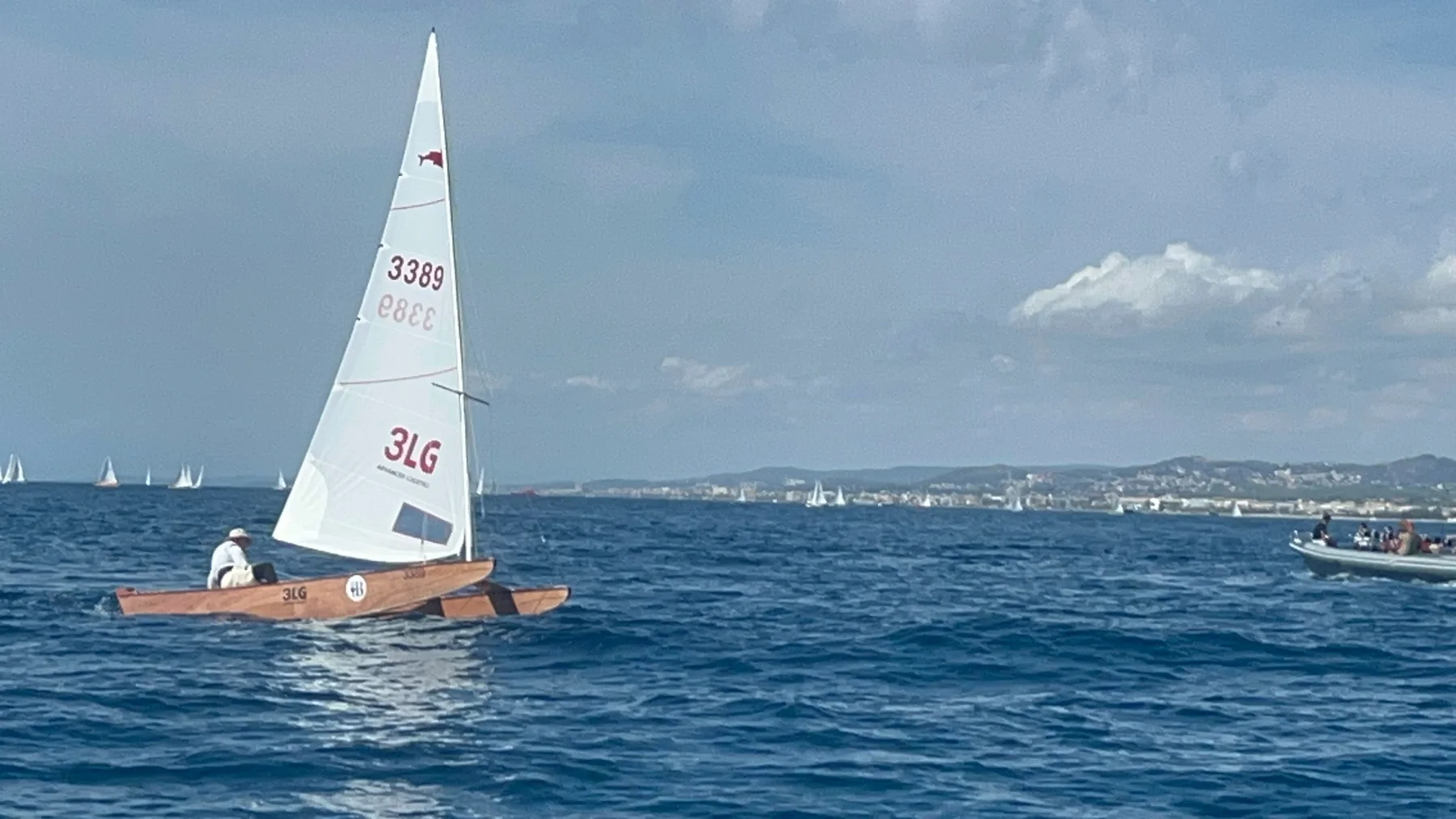 Patí de Vela amb la marca 3LG