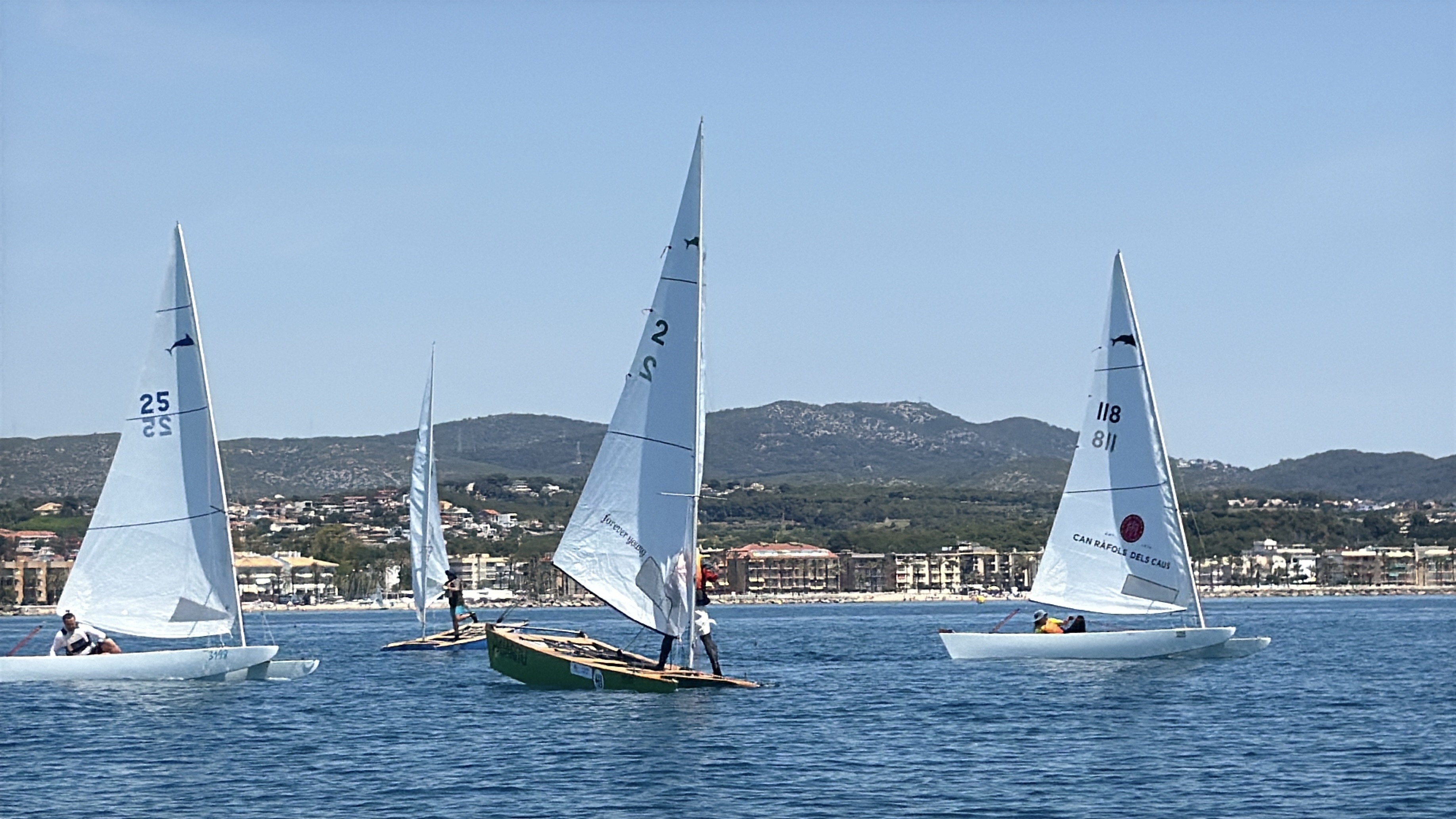 Patins de vela en regata a Cubelles