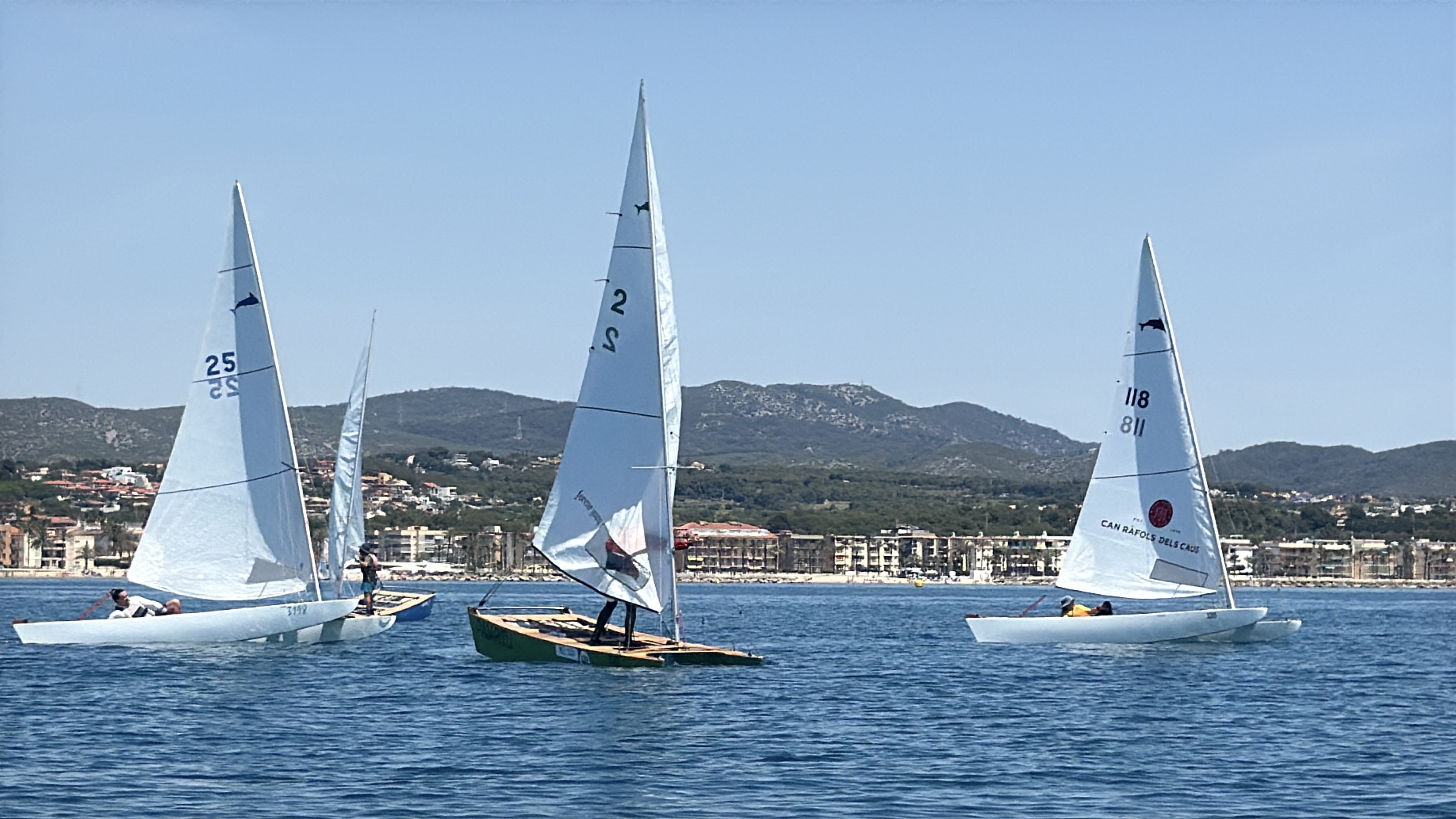 Patins de vela en regata a Cubelles