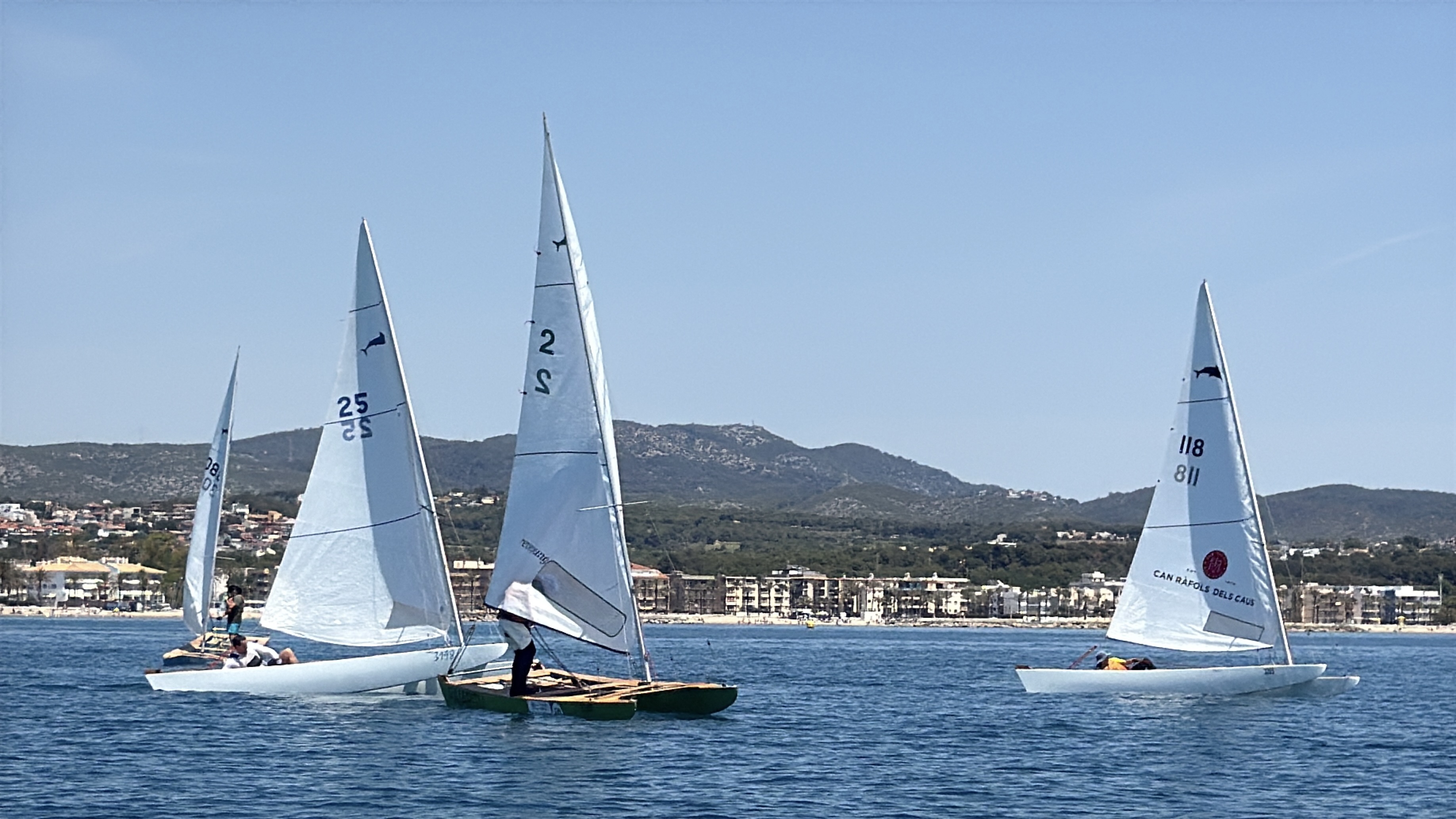Patins de vela en regata a Cubelles